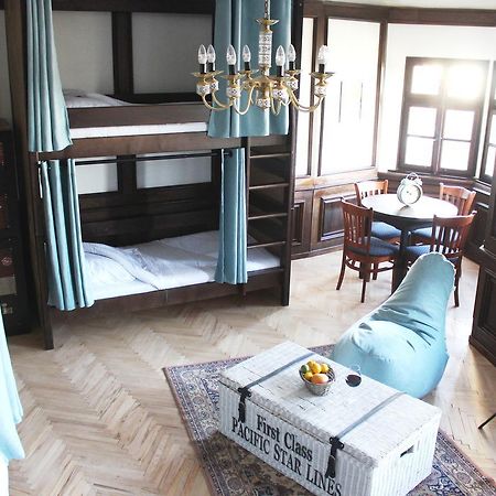 Zeitlos Boutique Hostel บราติสลาวา ภายนอก รูปภาพ