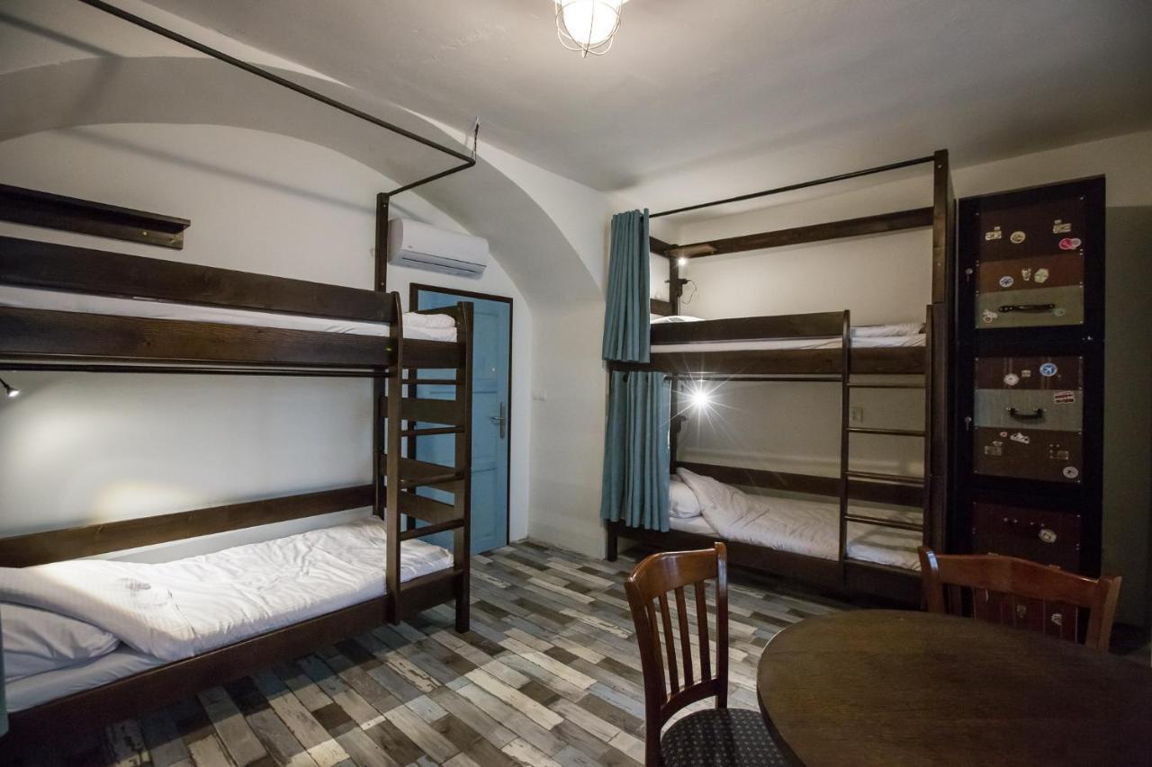 Zeitlos Boutique Hostel บราติสลาวา ภายนอก รูปภาพ