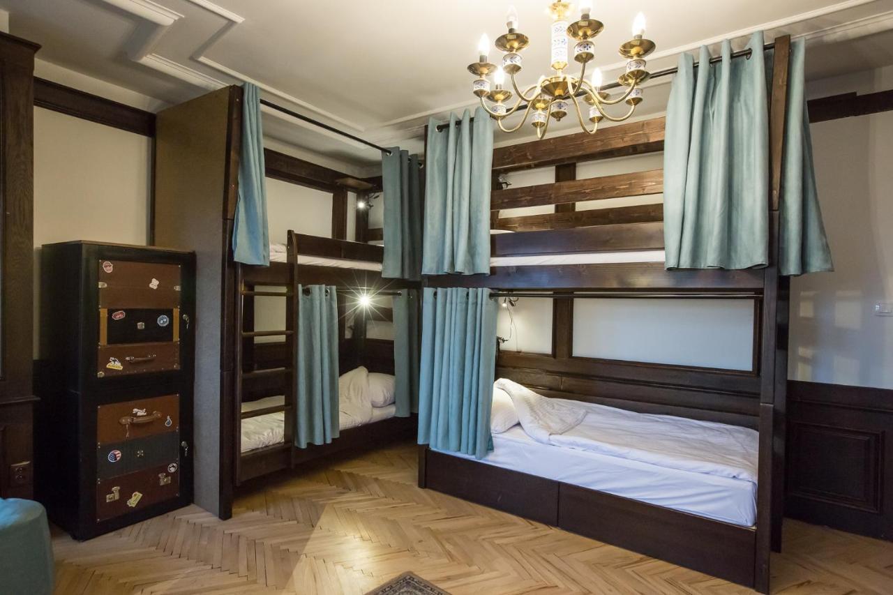 Zeitlos Boutique Hostel บราติสลาวา ภายนอก รูปภาพ