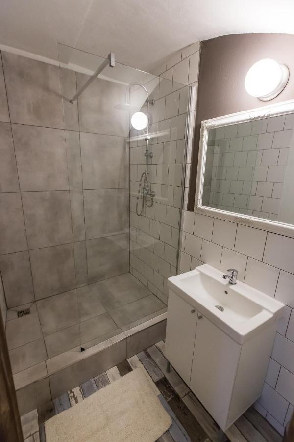 Zeitlos Boutique Hostel บราติสลาวา ภายนอก รูปภาพ