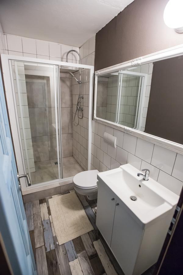 Zeitlos Boutique Hostel บราติสลาวา ภายนอก รูปภาพ