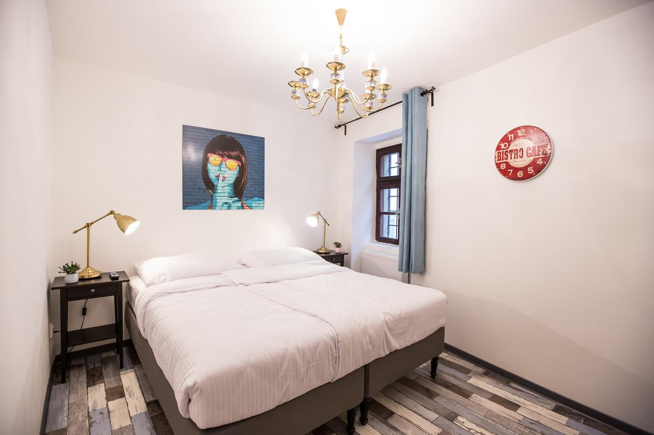 Zeitlos Boutique Hostel บราติสลาวา ภายนอก รูปภาพ