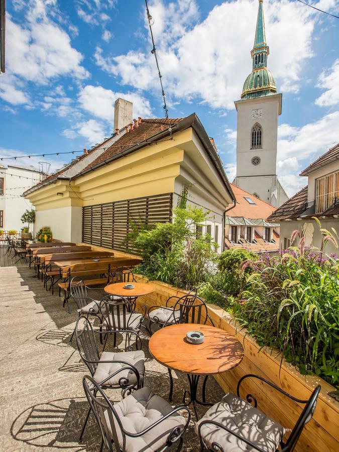 Zeitlos Boutique Hostel บราติสลาวา ภายนอก รูปภาพ