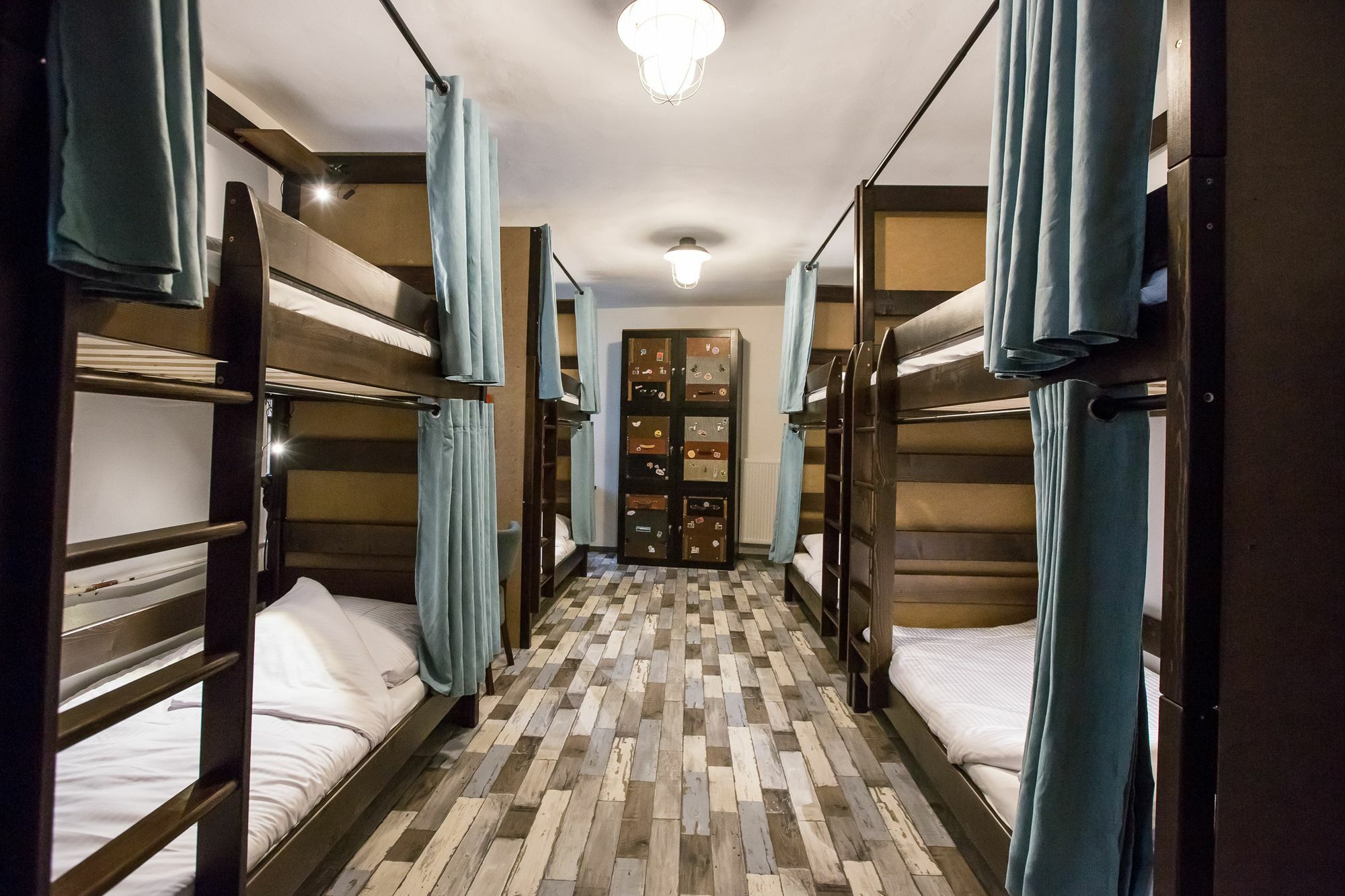 Zeitlos Boutique Hostel บราติสลาวา ภายนอก รูปภาพ