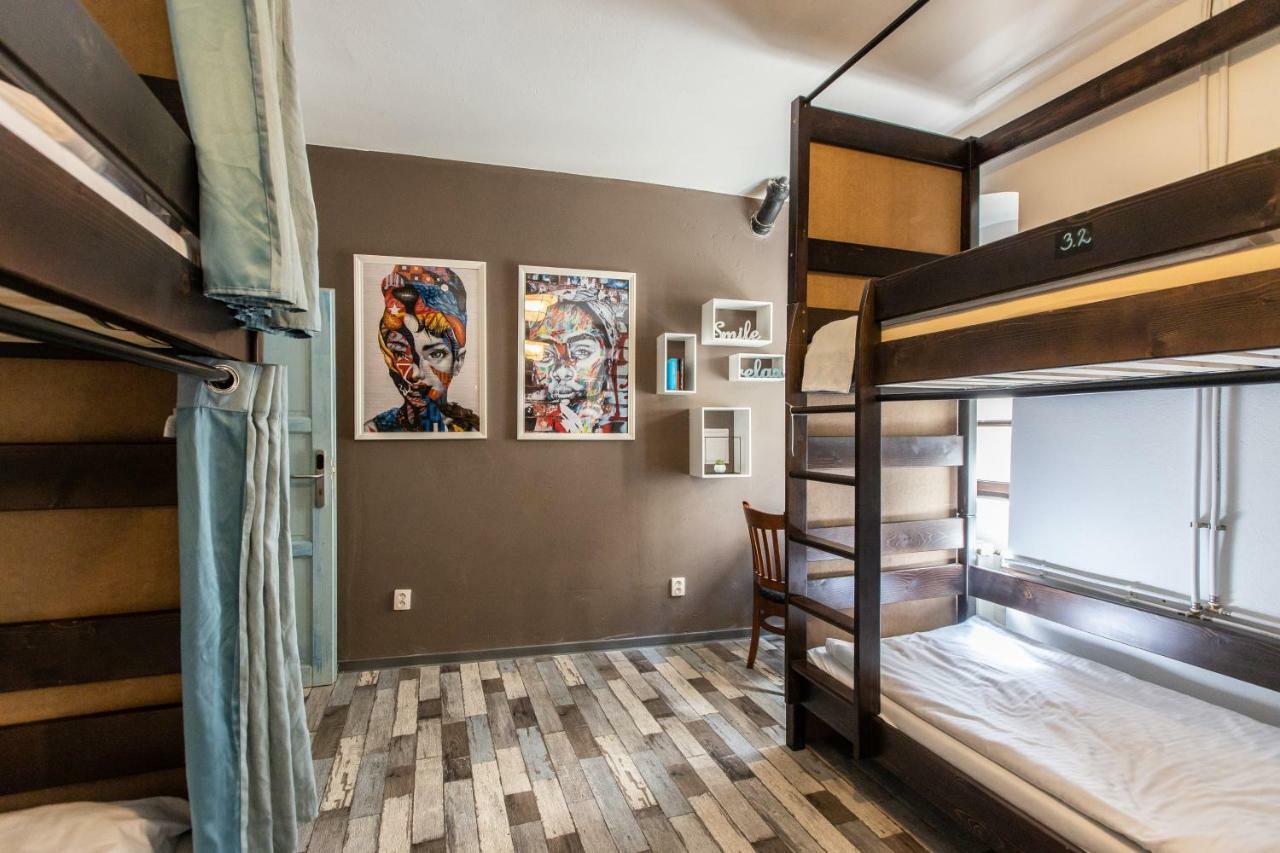 Zeitlos Boutique Hostel บราติสลาวา ภายนอก รูปภาพ