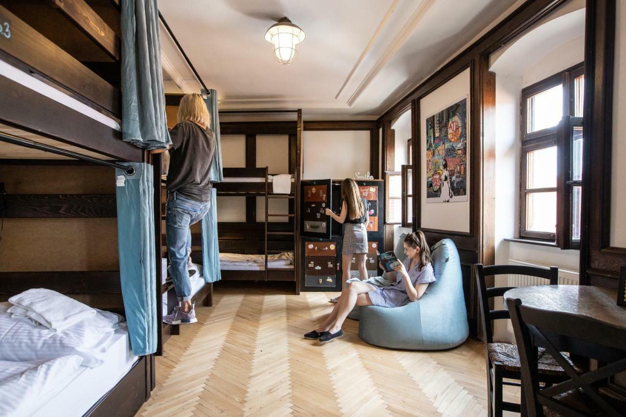 Zeitlos Boutique Hostel บราติสลาวา ภายนอก รูปภาพ