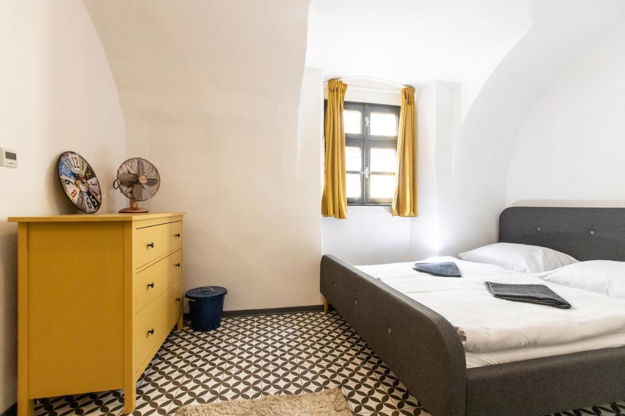 Zeitlos Boutique Hostel บราติสลาวา ภายนอก รูปภาพ