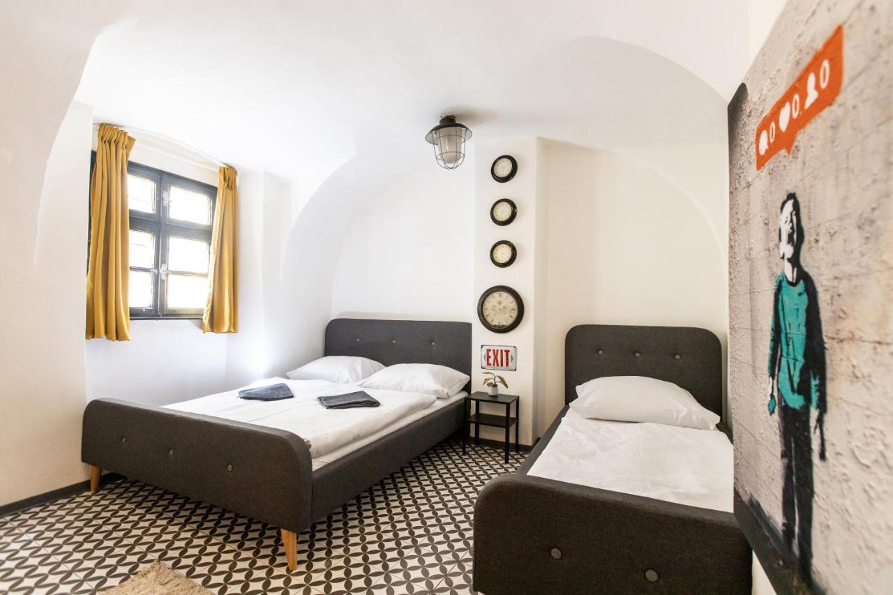 Zeitlos Boutique Hostel บราติสลาวา ภายนอก รูปภาพ
